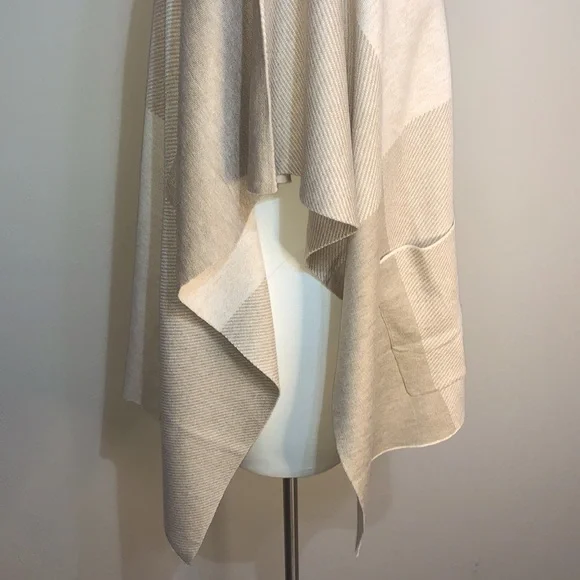 La Fiorentina Wrap One Size in Oatmeal/Beige color - Picture 5 of 9